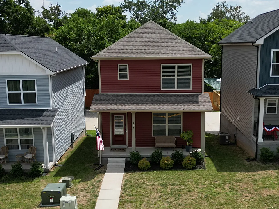 704 Crossland Ave