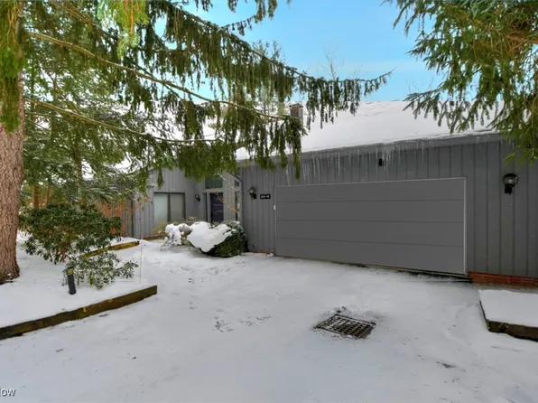 312 Wood Ridge Dr #10, Aurora, OH 44202