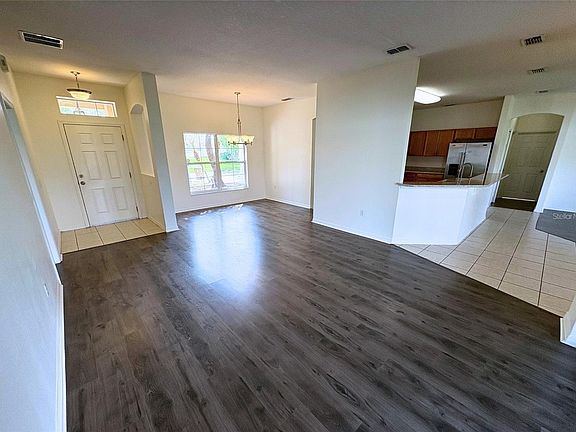 4th image of 3637 Weatherfield Dr