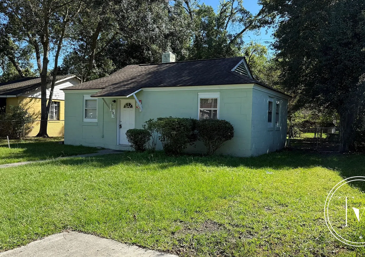 Cozy 2-bed/1-bath home in Carver Heights — Photo 3
