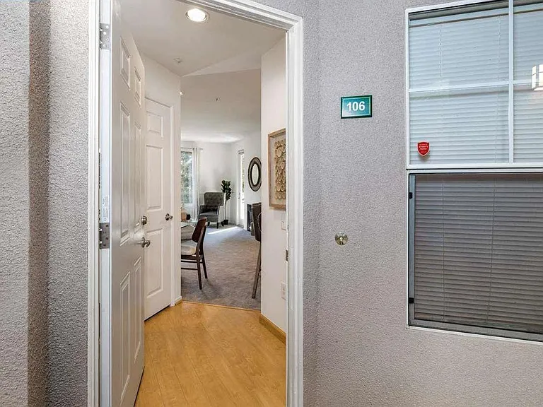 260 Caldecott Ln — Photo 12