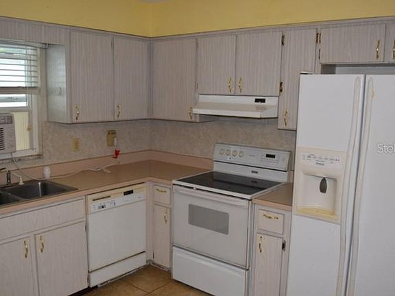 2nd image of 601 Alice St