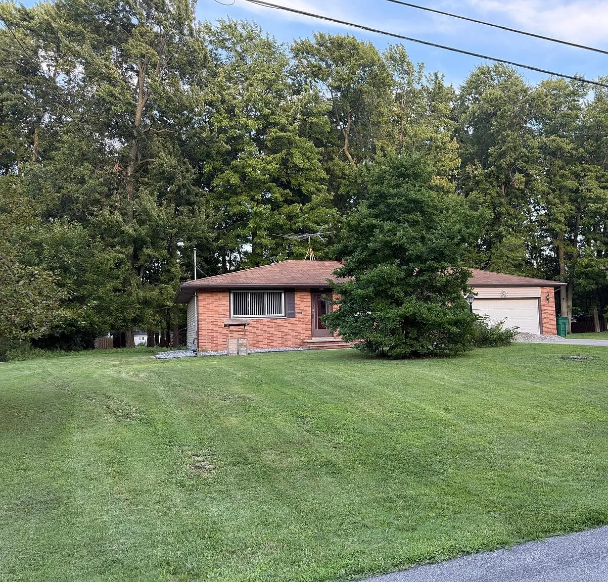 3 bed, 1.5 bath, 1302 sqft, $1,950 — Photo 3