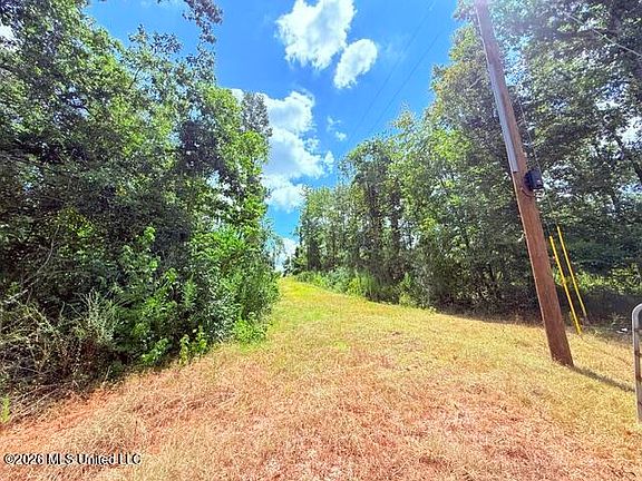 4th image of 261 E Salem Rd