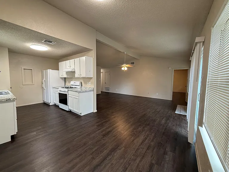 2712 Cameron Loop — Photo 11