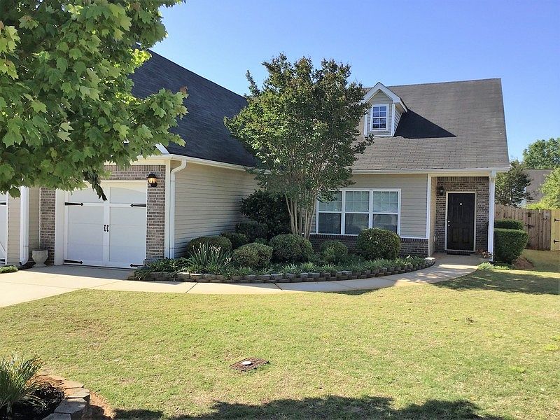 1st image of 835 City Park Dr