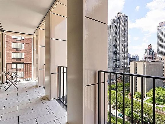 5th image of 15 W 61st St #28D