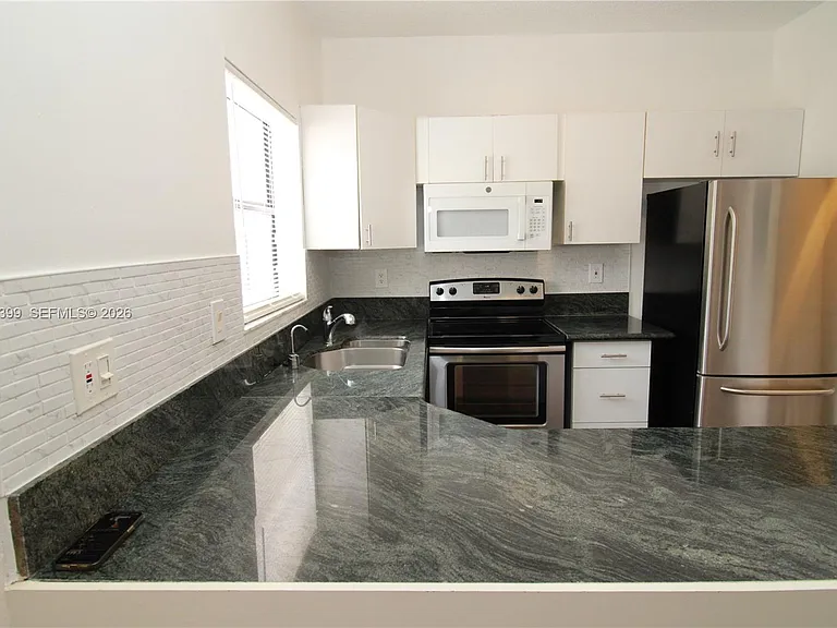 1423 Avon Ln #210 — Photo 4
