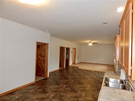 3rd image of 700 Skyline Dr