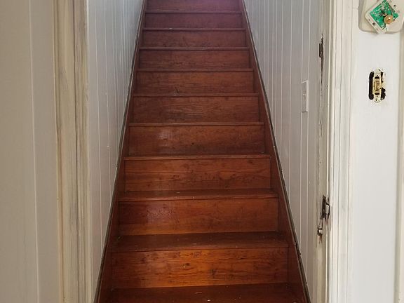 Stairs to 2nd level
