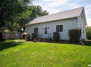611 N State St, Roanoke, IL 61561