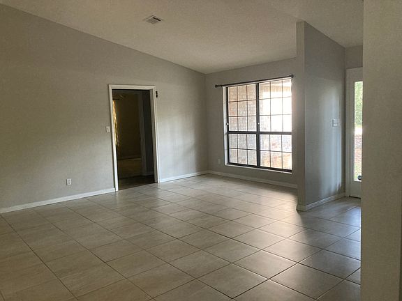 3rd image of 1006 Rocky Bayou Dr