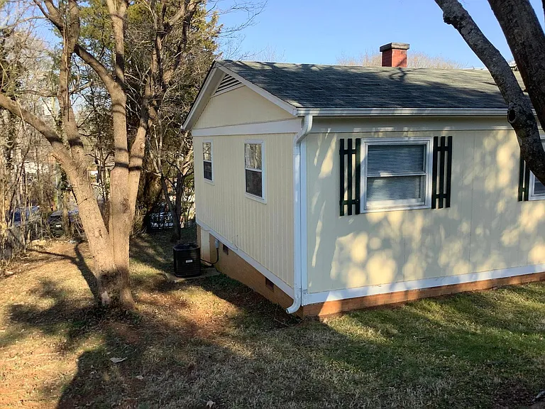 100 Slade St — Photo 3