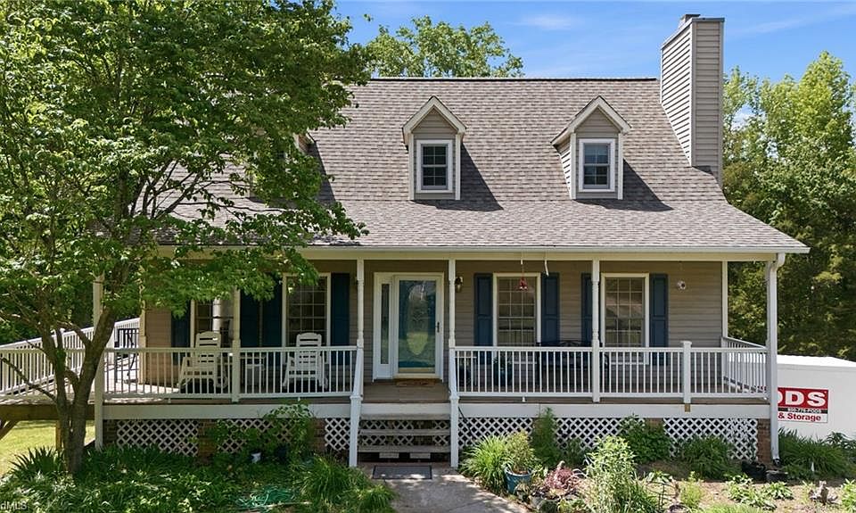 1st image of 227 Fox Den Dr