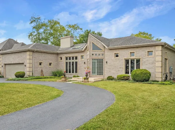 828 Royal Dublin Ln, Dyer, IN 46311
