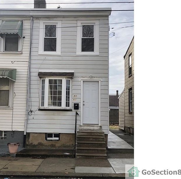 1st image of 4952 Wellington St
