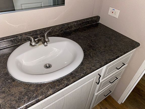 5th image of 1513 W Crockett St #52