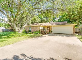 512 Lynnewood Ave, Burleson, TX 76028