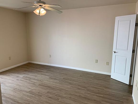 5th image of 1725 Fox Run Dr