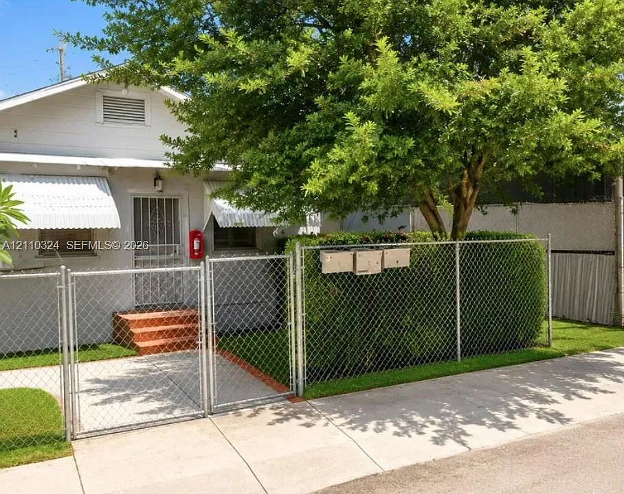 177 NE 53rd St