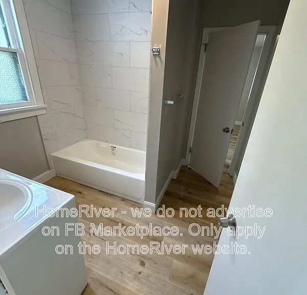 1323 Leaside Dr — Photo 8