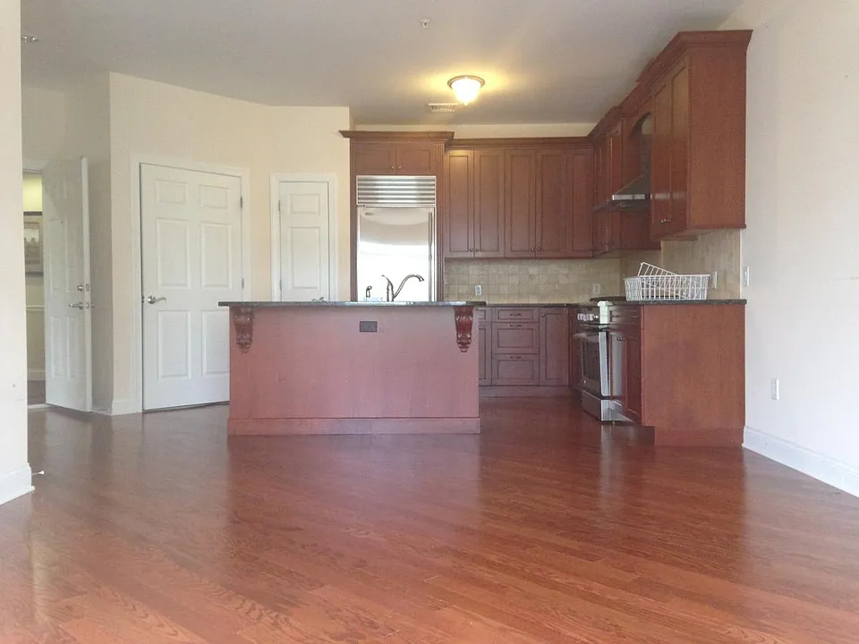 90 Park Ave #202