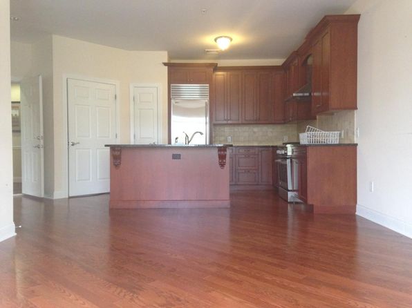90 Park Ave APT 202