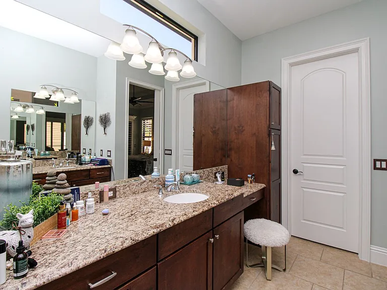 8000 Cordoba Pl — Photo 47