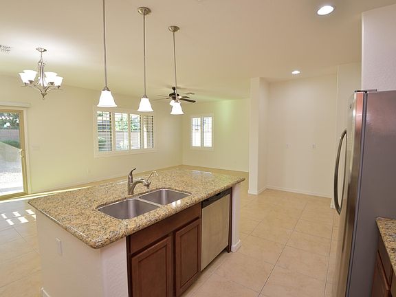 4th image of 3411 E Yellowstone Pl
