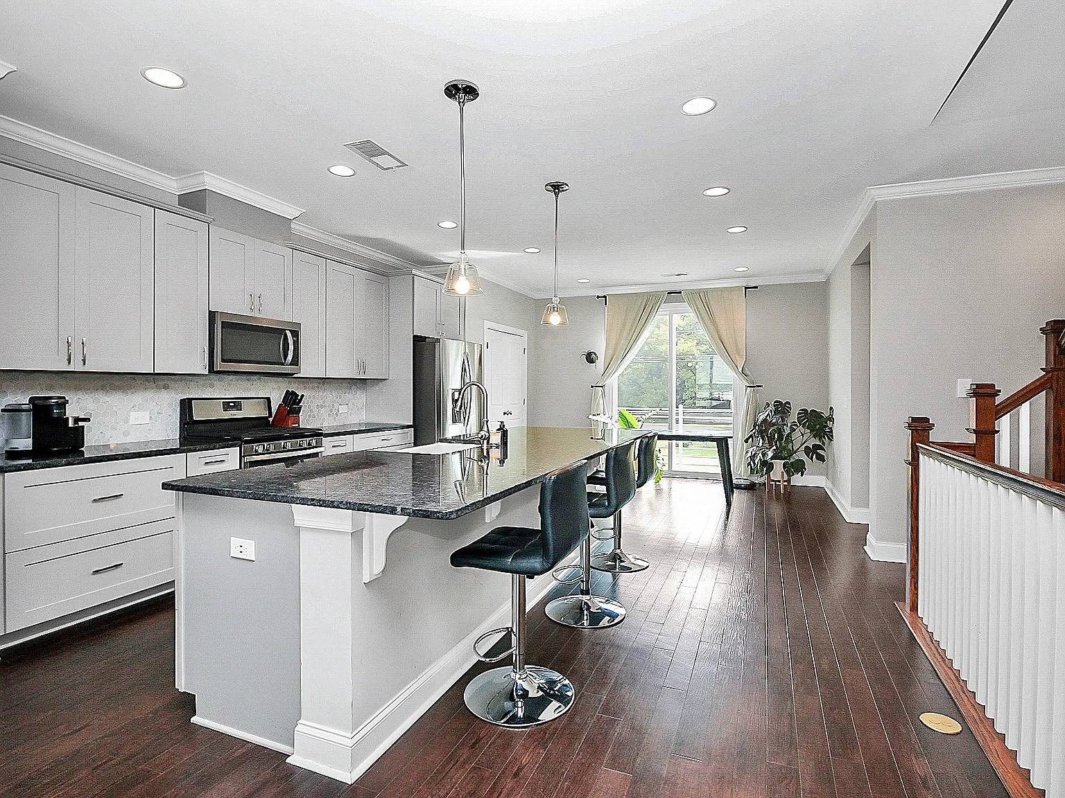 3 bed, 3.5 bath, 2338 sqft, $2,645 — Photo 3