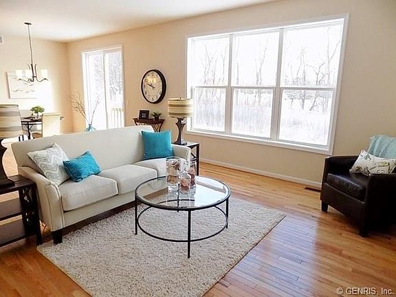 4th image of 248 Woodsview Dr