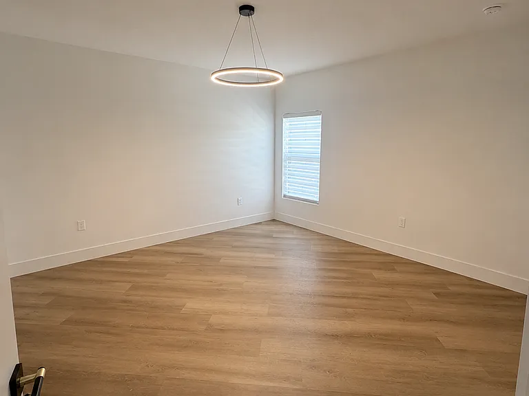 2582 Westside Ave SE — Photo 16