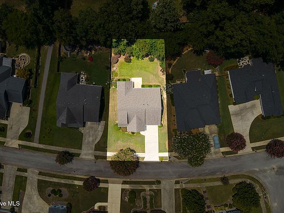 2nd image of 407 Sandleton Way