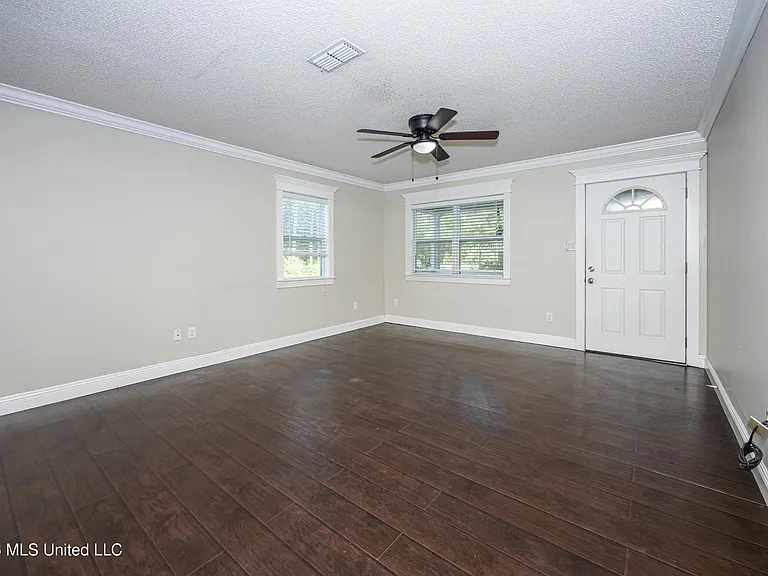 20608 Scarborough Rd — Photo 14