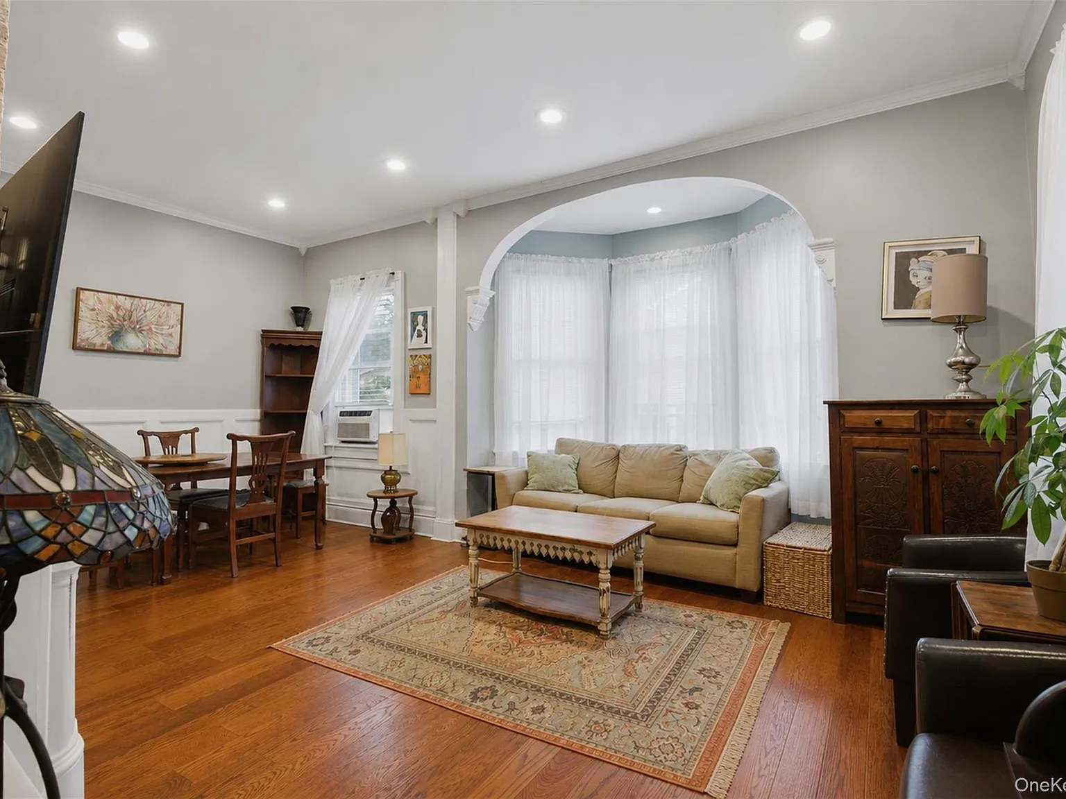 2 bed, 1.5 bath, 904 sqft, $3,000 — Photo 2