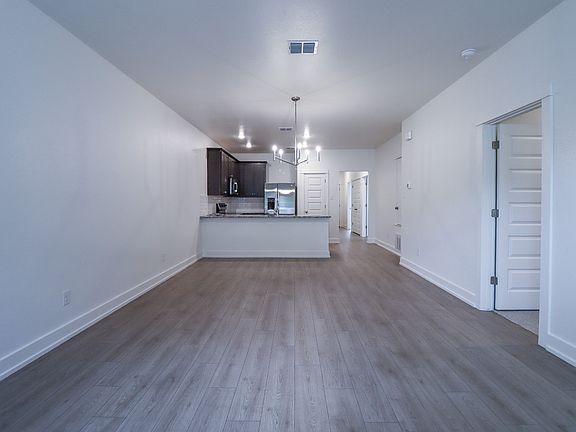 5th image of 618 Campus St #1