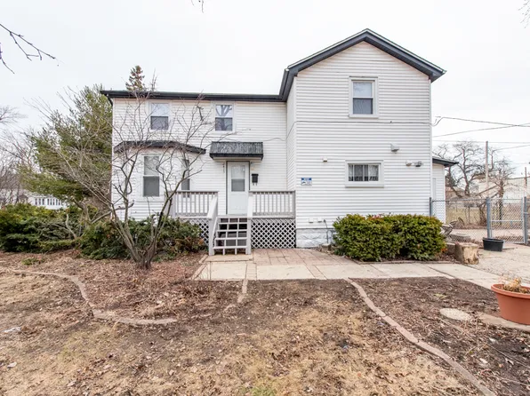 2415 Gilboa Ave, Zion, IL 60099