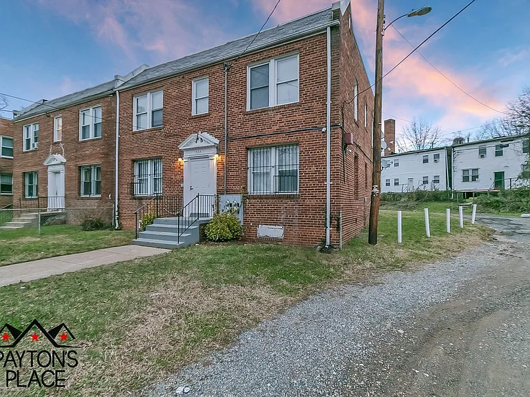 324 34th St SE — Photo 1