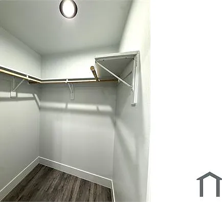 10919 Anzac Ave — Photo 5