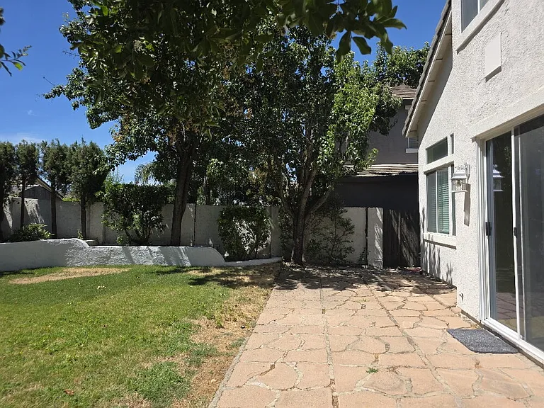 249 Oxburough Dr — Photo 5