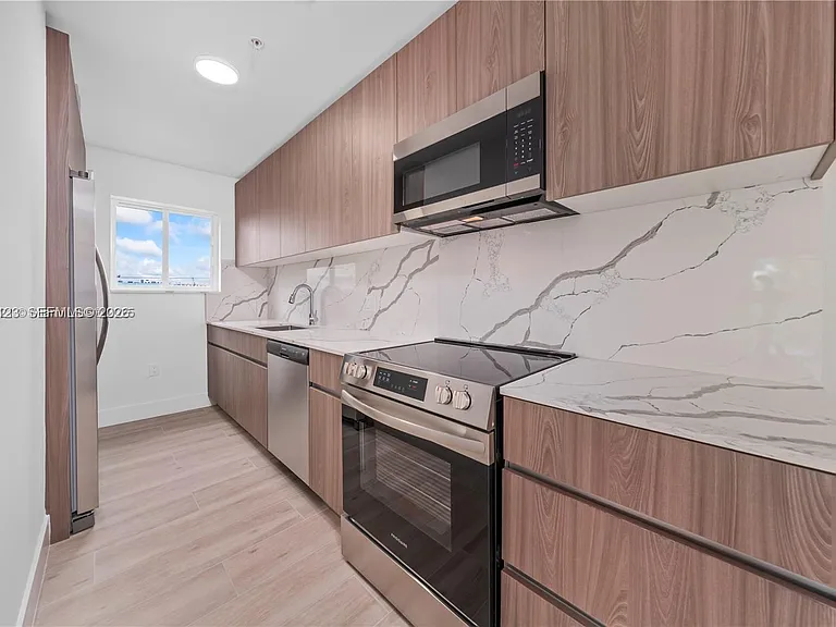 32 NW 14th Ave #3 — Photo 4