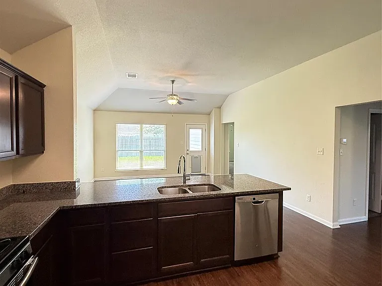 1134 Shadow Glenn Dr — Photo 5