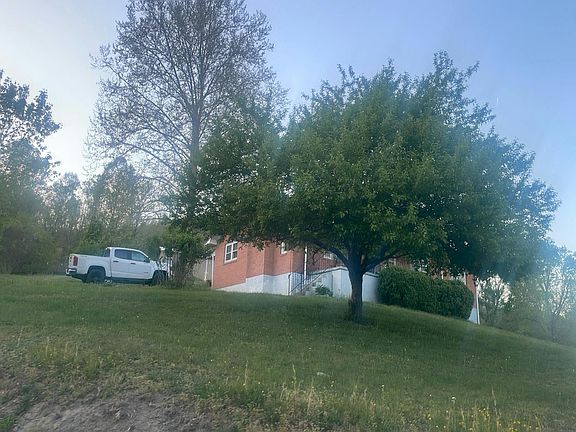 3rd image of 126 Ridgeway Ln