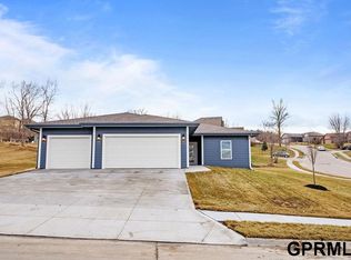 1314 Silver Ln, Crescent, IA 51526