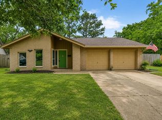 5705 Woodville Ln, Pearland, TX 77584