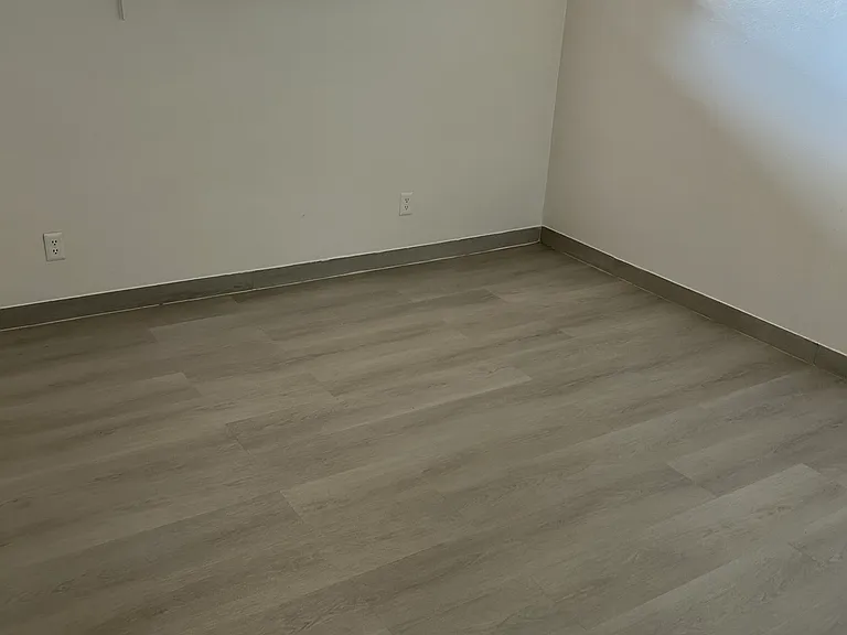 Lennox Court Apartments — Photo 22