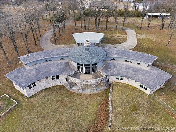 3rd image of 140 W Taylor Dr