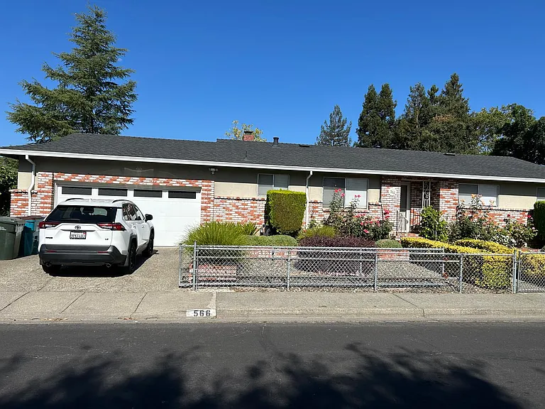 566 Joaquin Dr — Photo 8