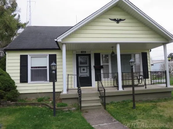145 Huron Ave, Mount Clemens, MI 48043
