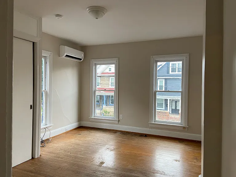 588 E King St — Photo 18
